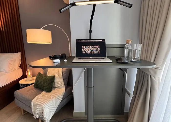 Apartamento 5min Poblacion Full Kitchen 500mbps Wi-fi Gym - Manila