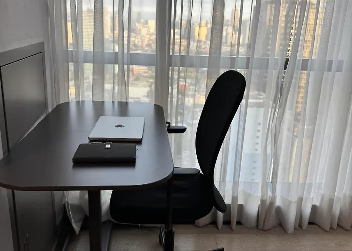 5min Poblacion Full Kitchen 500mbps Wi-fi Gym -