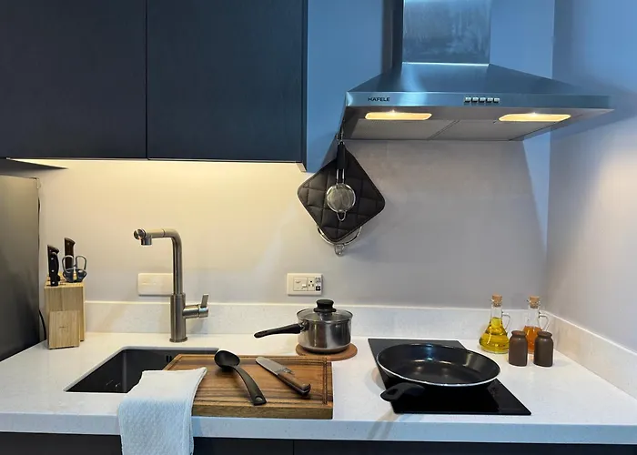5min Poblacion Full Kitchen 500mbps Wi-fi Gym - Manila