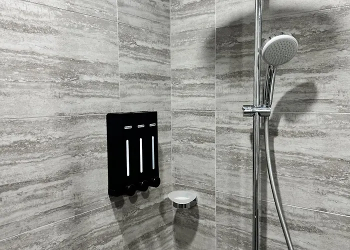 5min Poblacion Full Kitchen 500mbps Wi-fi Gym - Manila