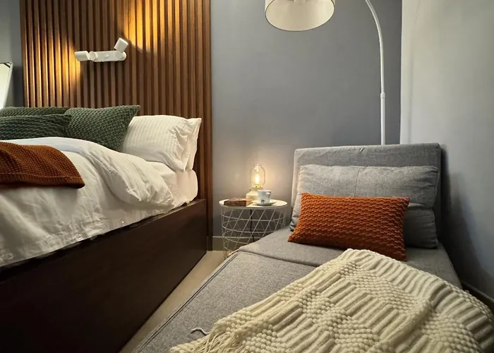 5min Poblacion Full Kitchen 500mbps Wi-fi Gym - Manila