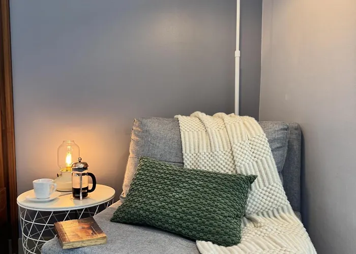 5min Poblacion Full Kitchen 500mbps Wi-fi Gym - Manila